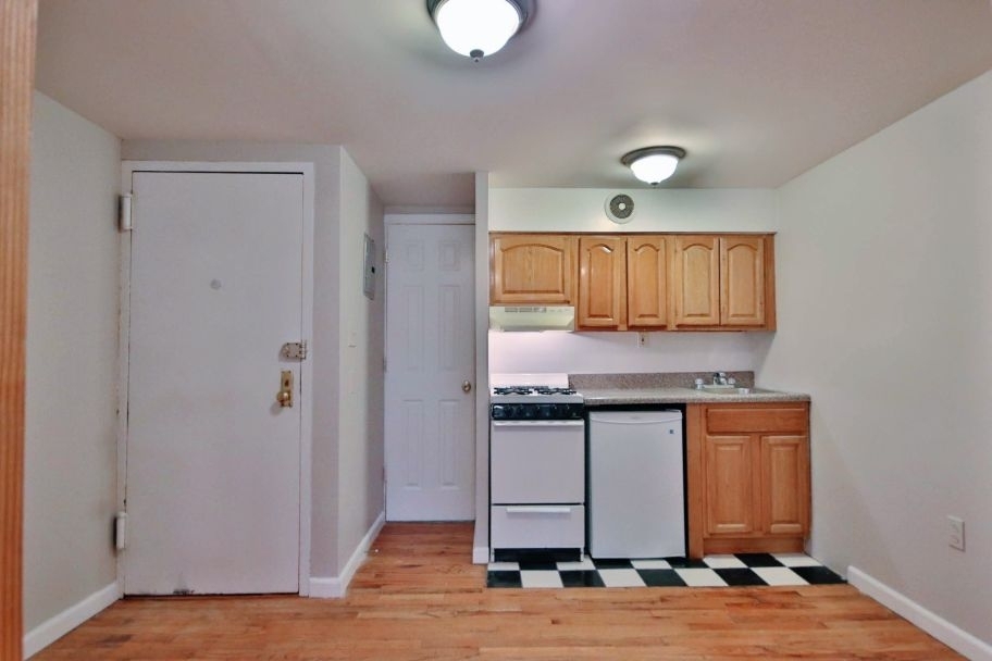 East 5th Street - Photo 3
