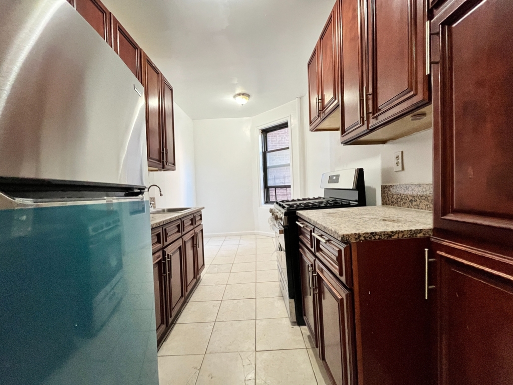 Dongan Place - Photo 1