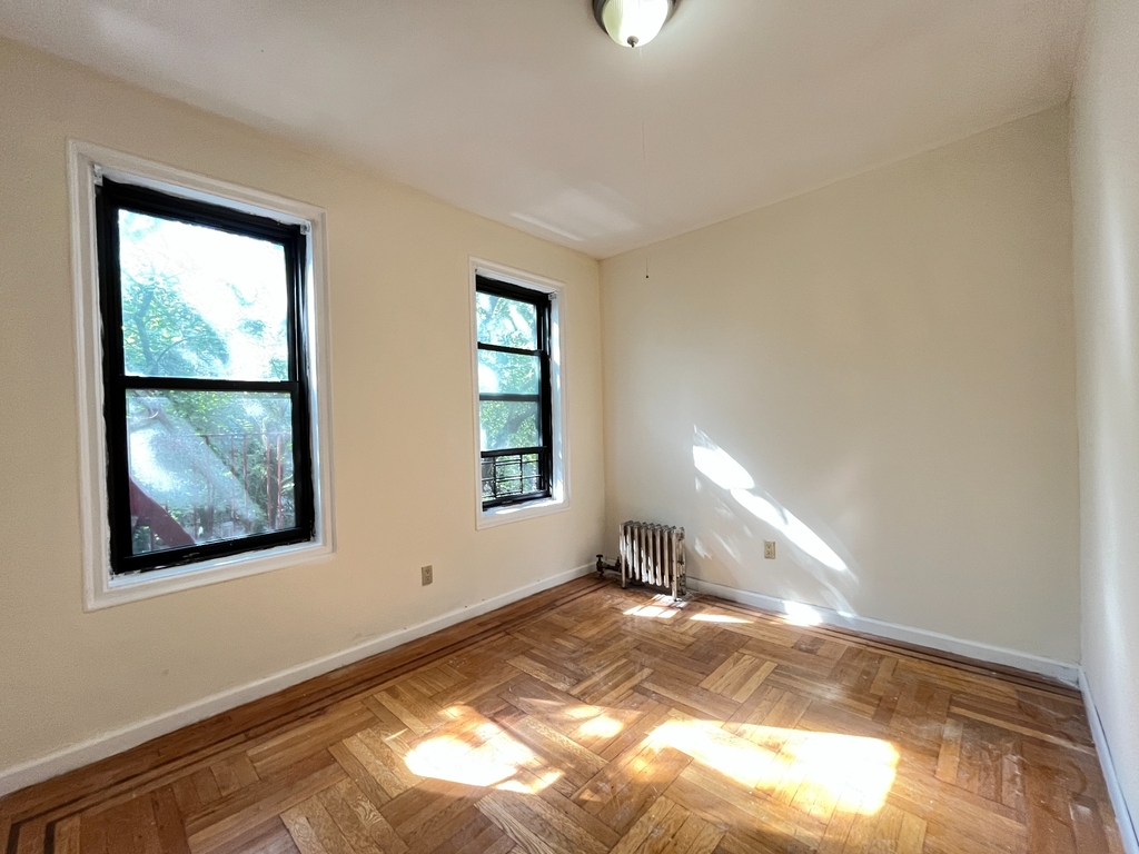Dongan Place - Photo 2