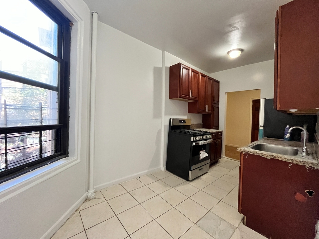 Dongan Place - Photo 4