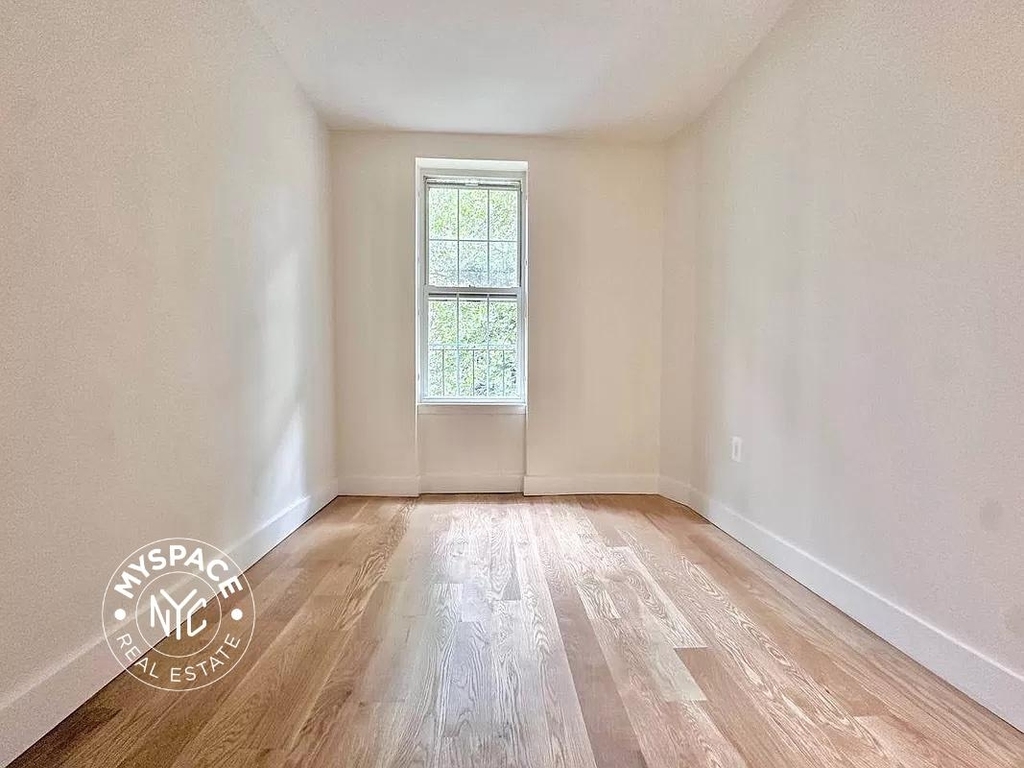 329 East 52nd Street - Photo 4