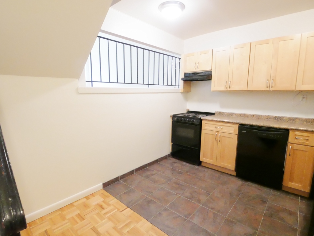 151 Lexington Avenue - Photo 3