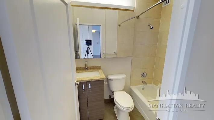 East 34th Street - Photo 7