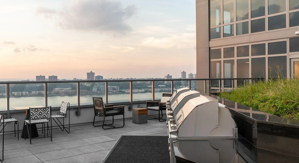  12 Avenue & West 57th Street - Photo 12
