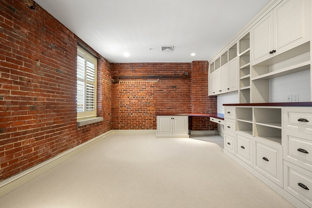 343 Commercial Street - Photo 17
