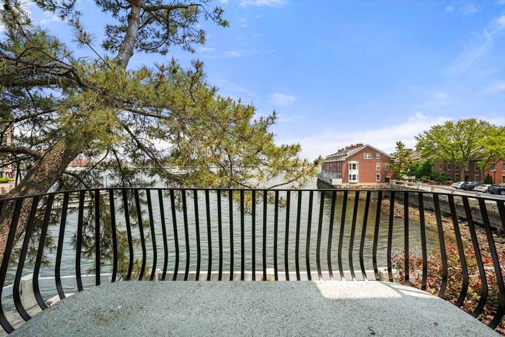 343 Commercial Street - Photo 2