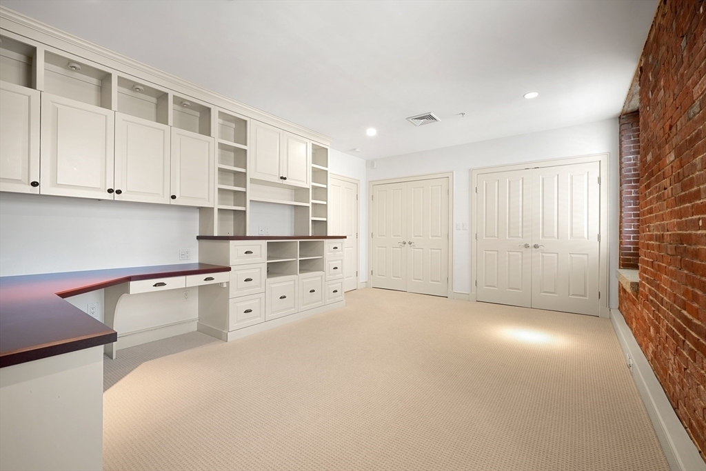 343 Commercial Street - Photo 18