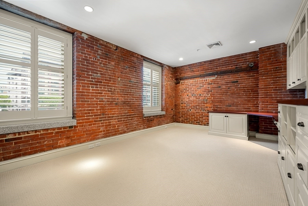 343 Commercial Street - Photo 16