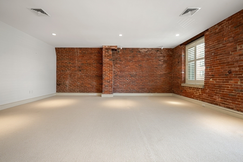 343 Commercial Street - Photo 20