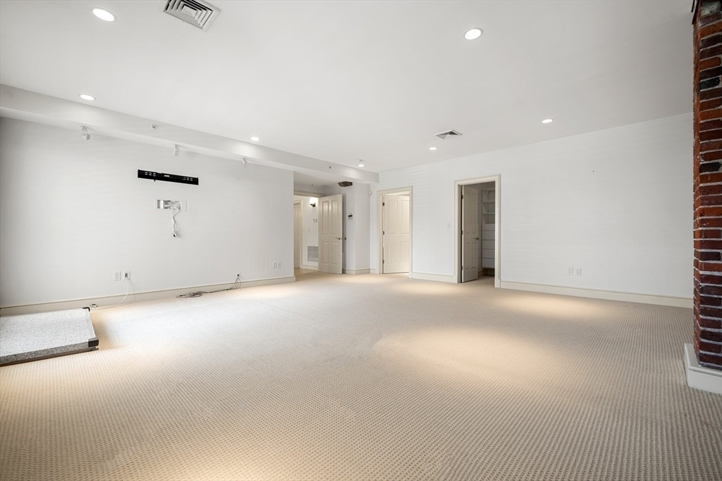 343 Commercial Street - Photo 23