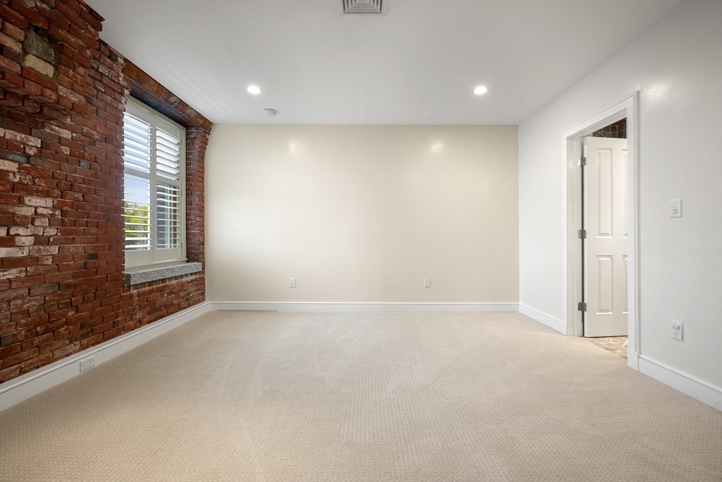 343 Commercial Street - Photo 28