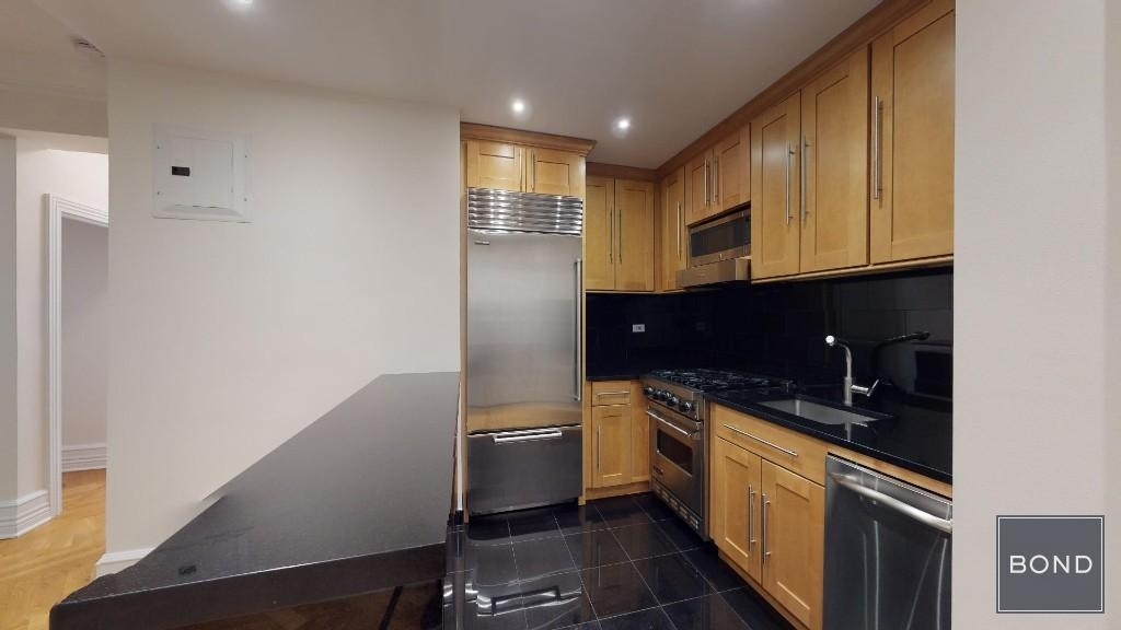 West 16th Street - Photo 4