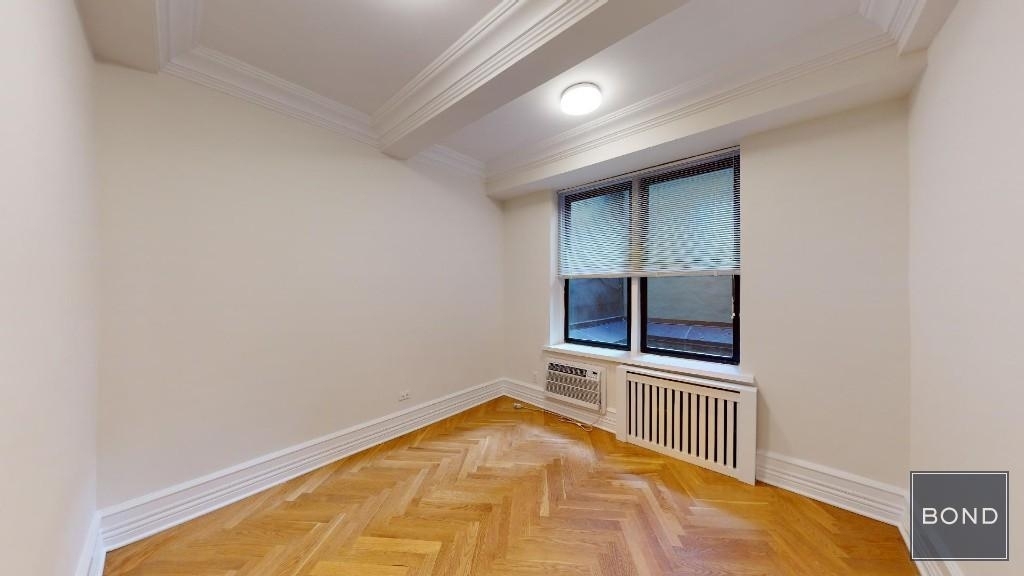 West 16th Street - Photo 8