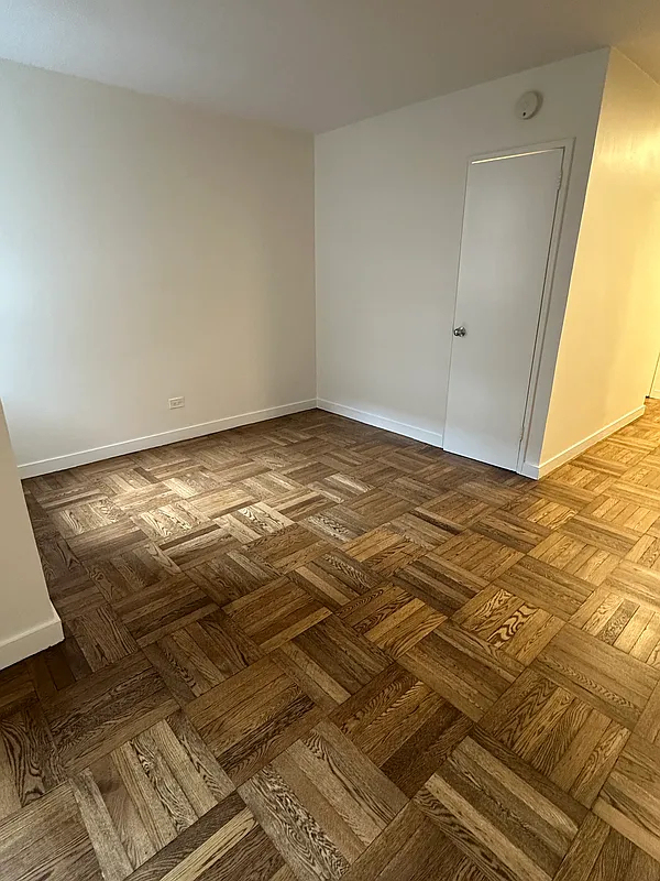 East 79th Street - Photo 2