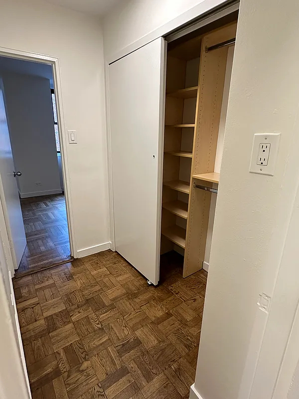 East 79th Street - Photo 6