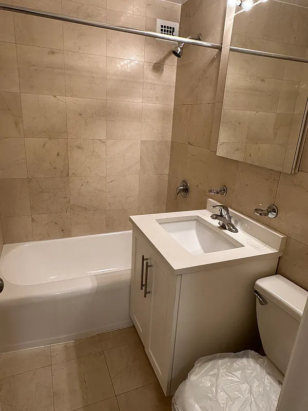 East 79th Street - Photo 3