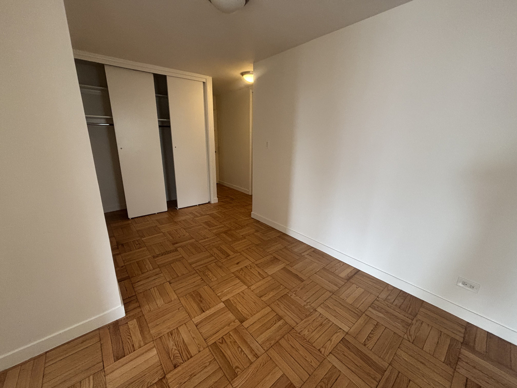 East 79th Street - Photo 4