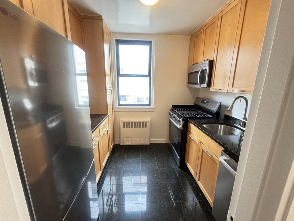East 79th Street - Photo 3