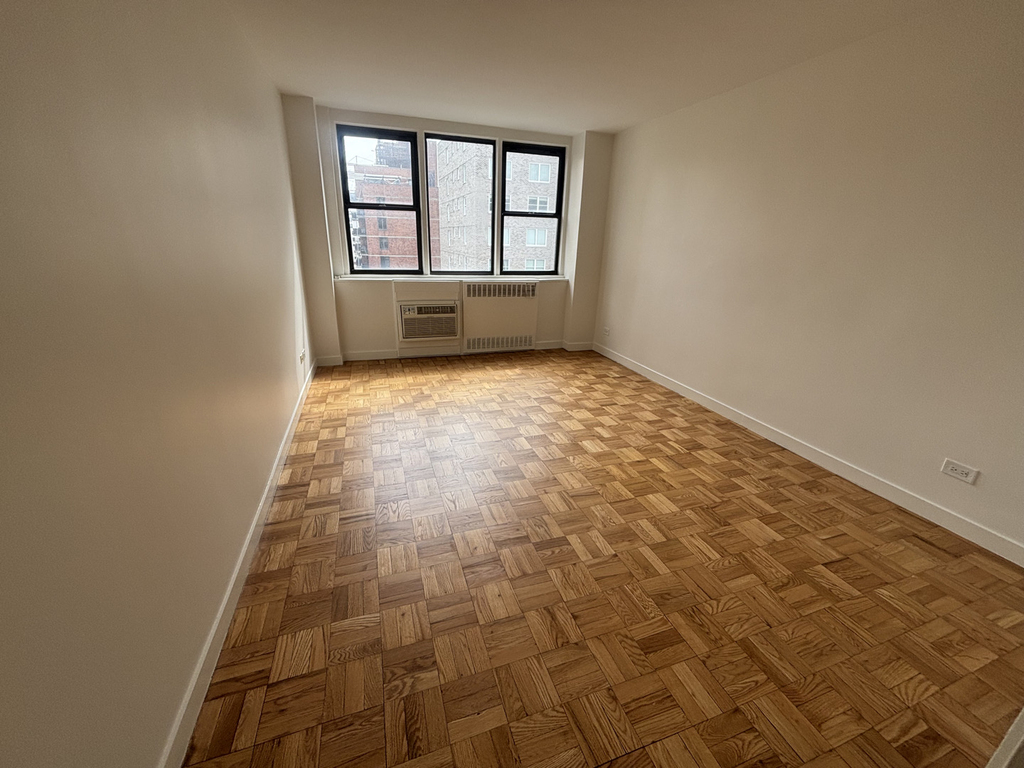 East 79th Street - Photo 5