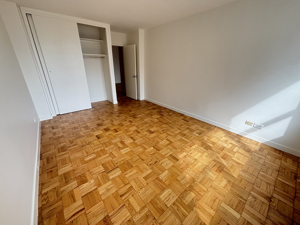 East 79th Street - Photo 6