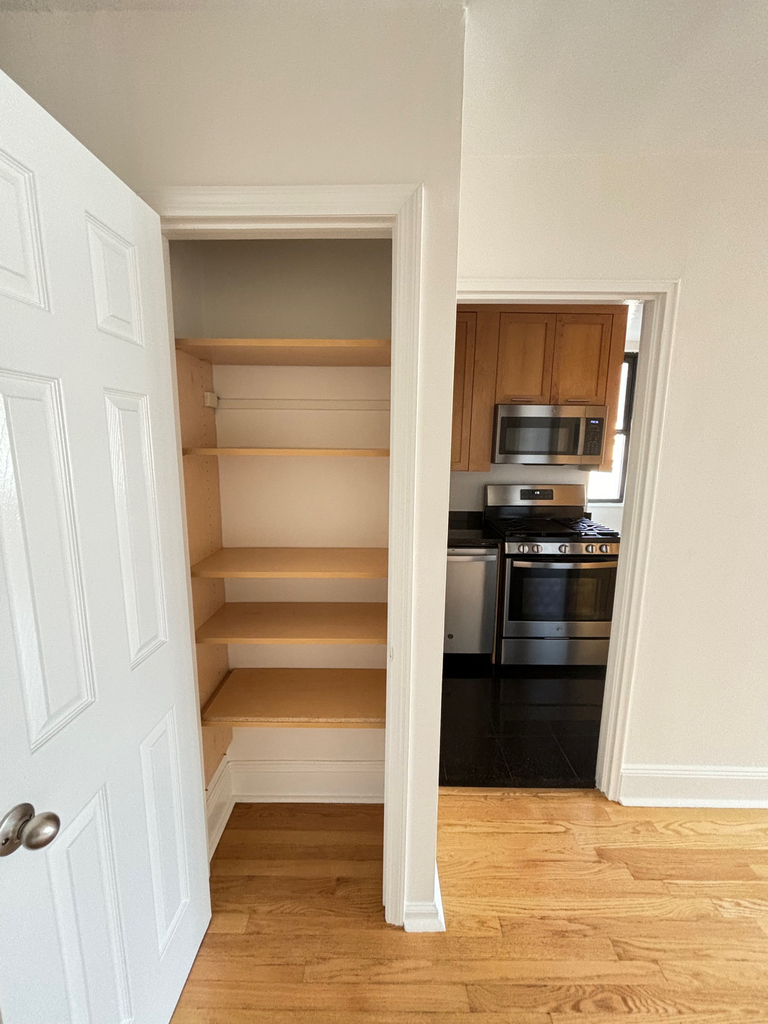 East 79th Street - Photo 13
