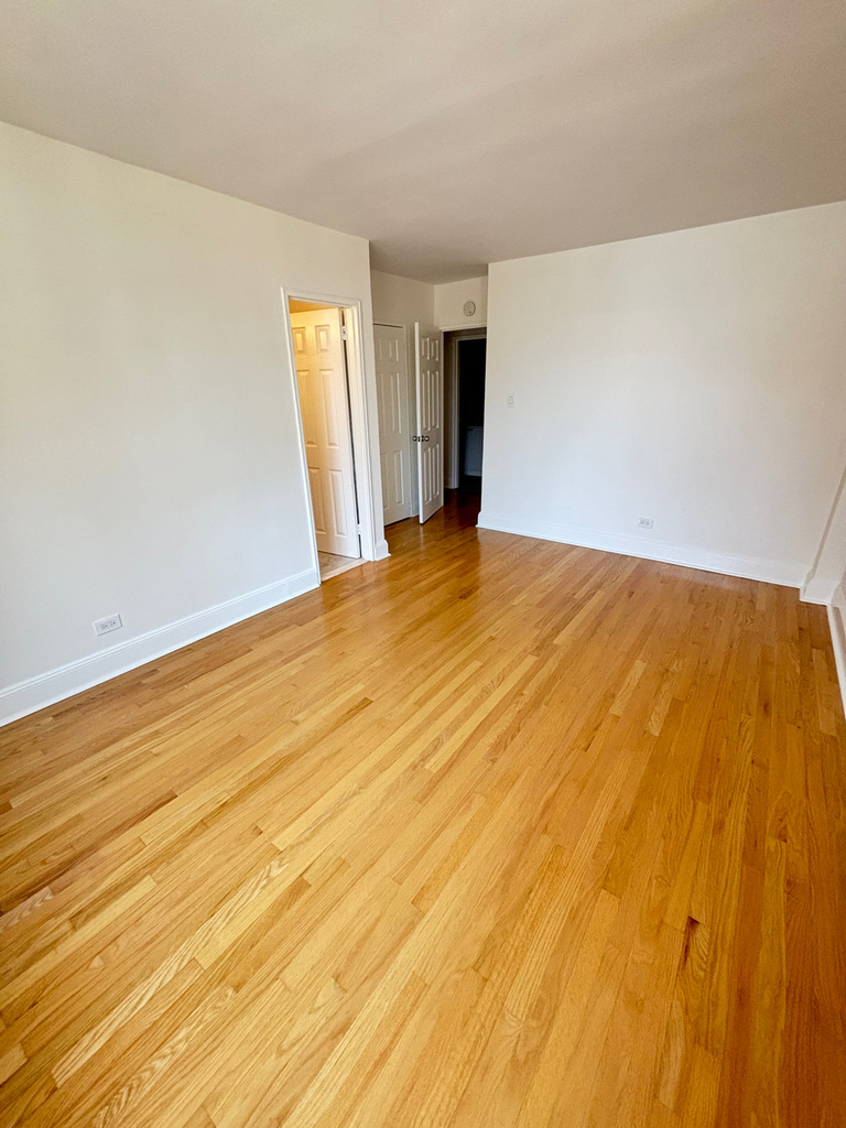 East 79th Street - Photo 11