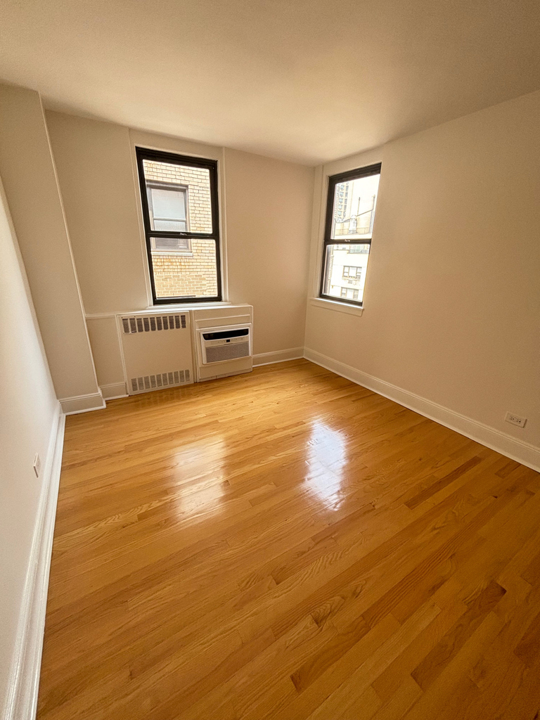 East 79th Street - Photo 7
