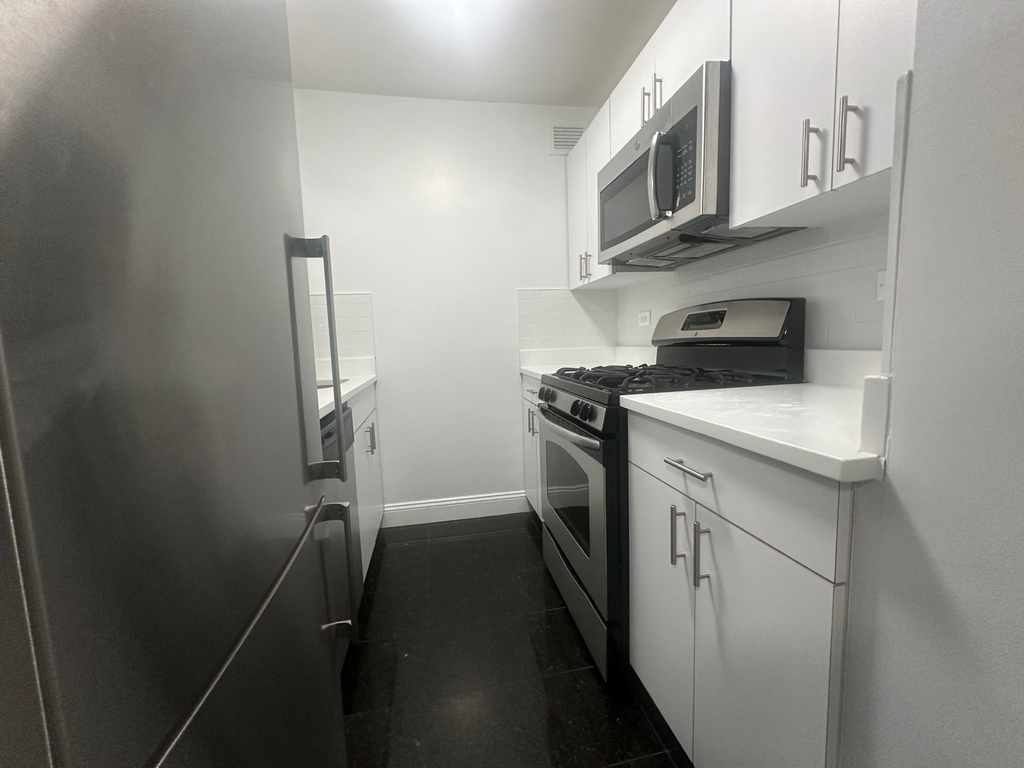 405 East 56th Street - Photo 5