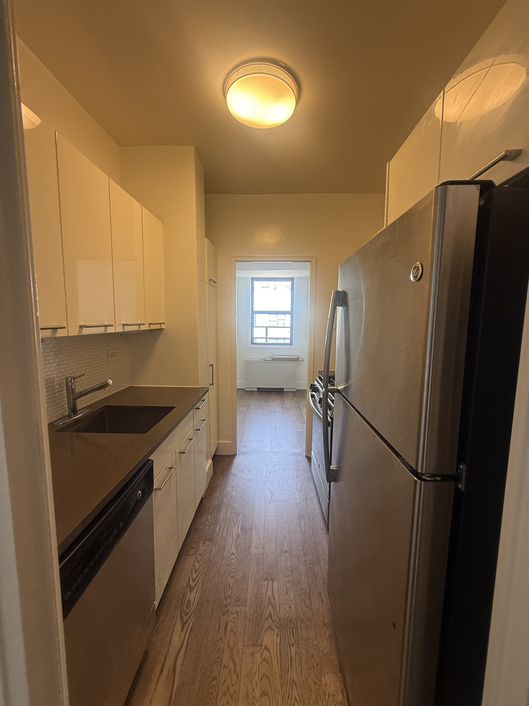 220 East 63rd Street - Photo 8
