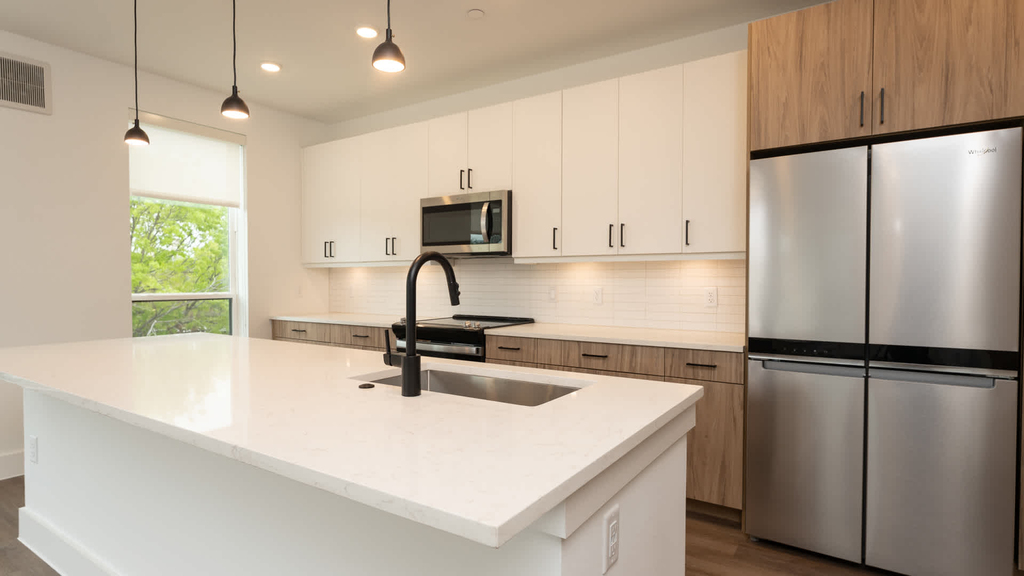17727 Addison Road - Photo 4