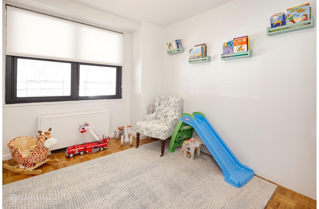 401 E 89th St - Photo 5