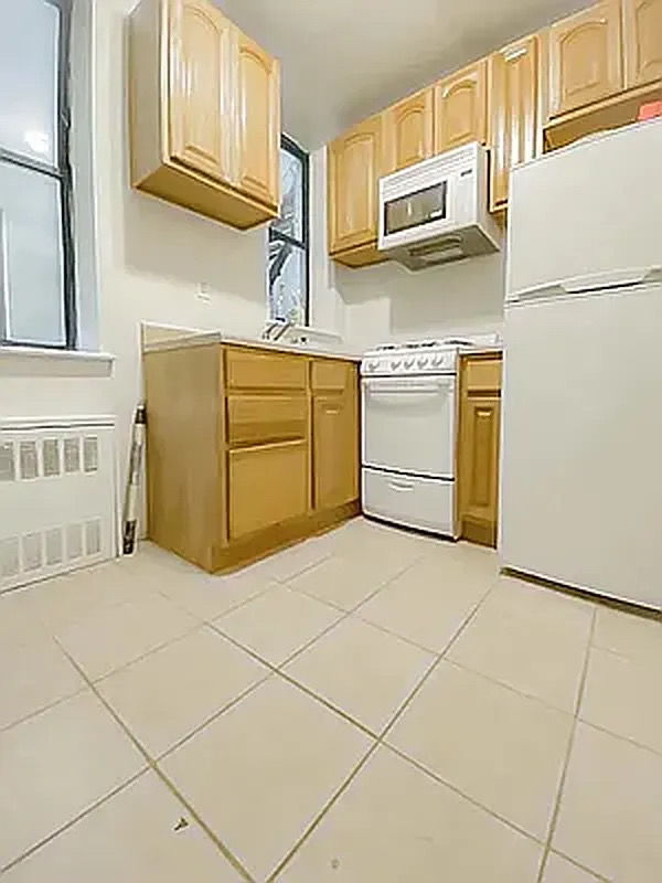 951 Amsterdam Avenue - Photo 2