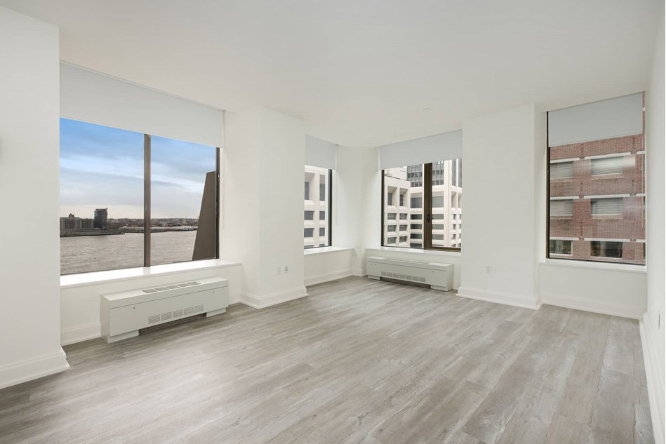 10 Hanover Square - Photo 1