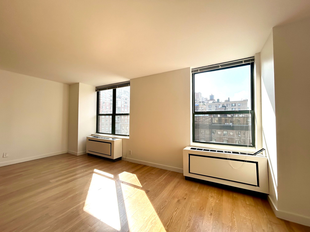 87th & Broadway - Photo 7