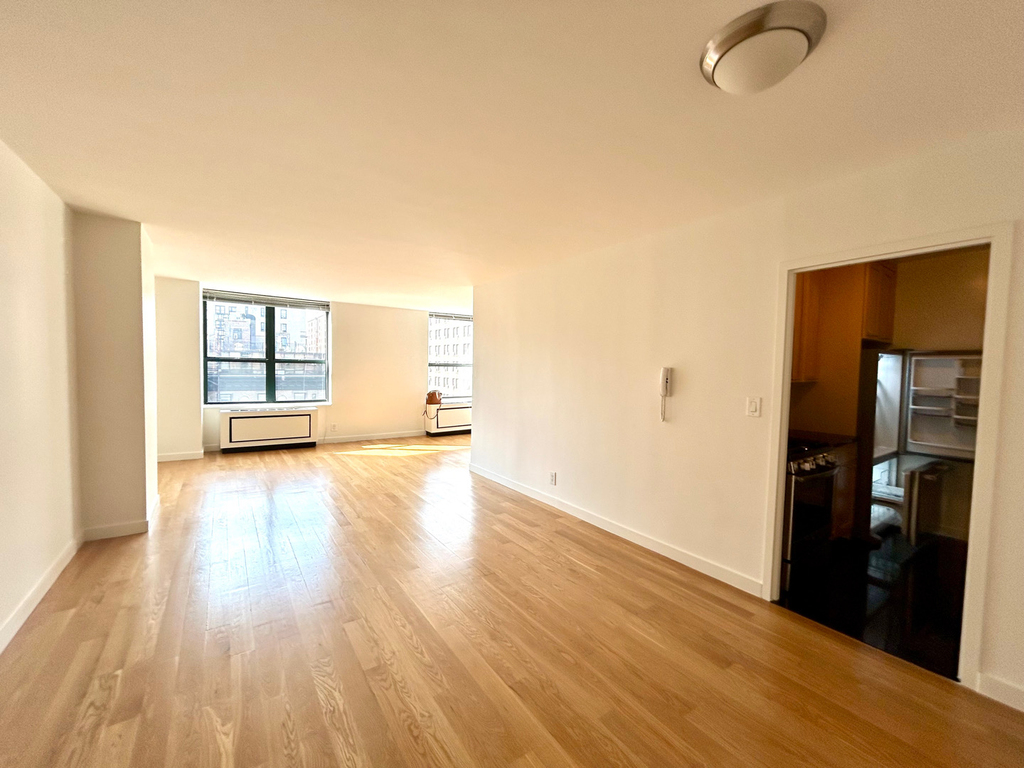 87th & Broadway - Photo 3