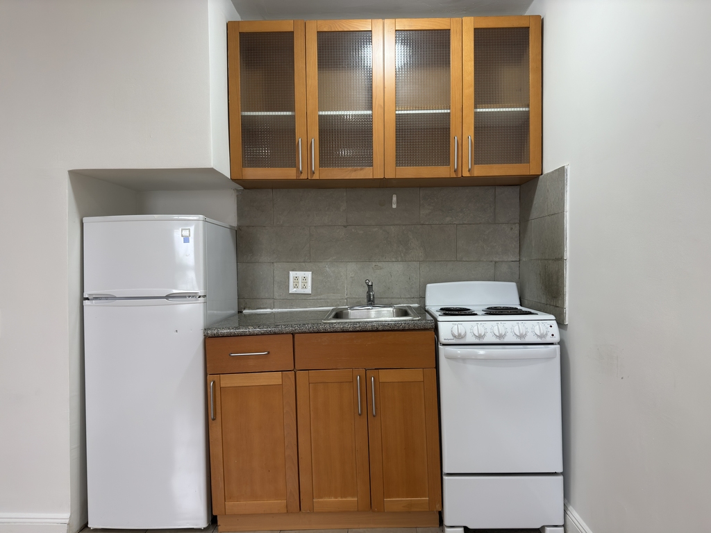 94 3rd Avenue - Photo 2