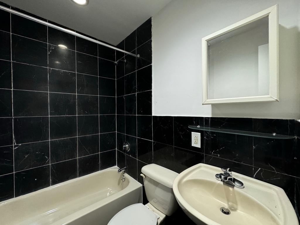 94 3rd Avenue - Photo 3