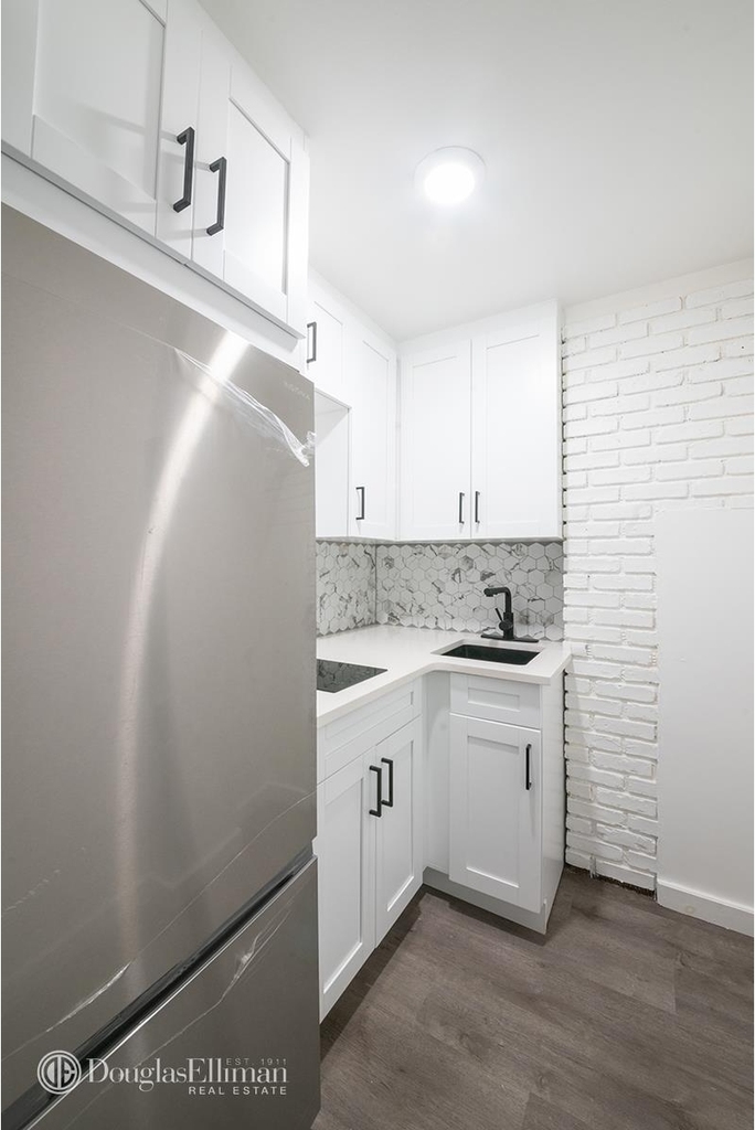 840 Herkimer St - Photo 3