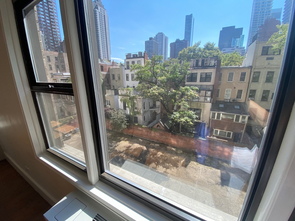  East 63rd Street - Photo 2