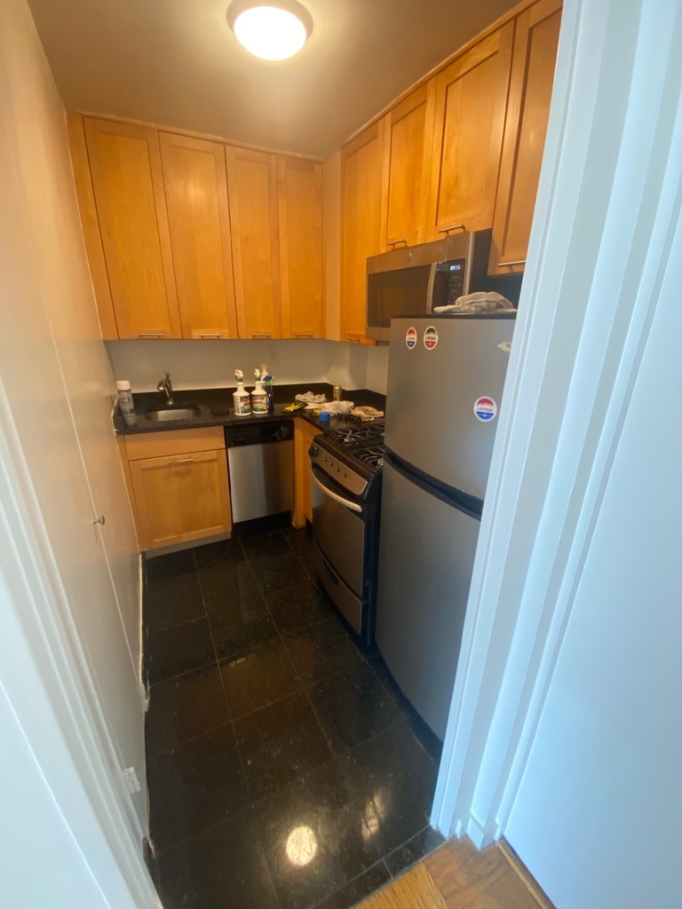 East 36th Street - Photo 3