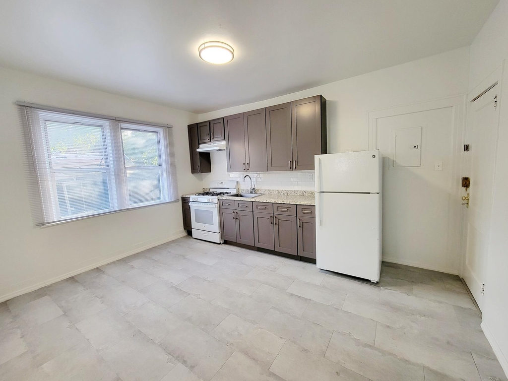 147-42 109th Ave - Photo 2