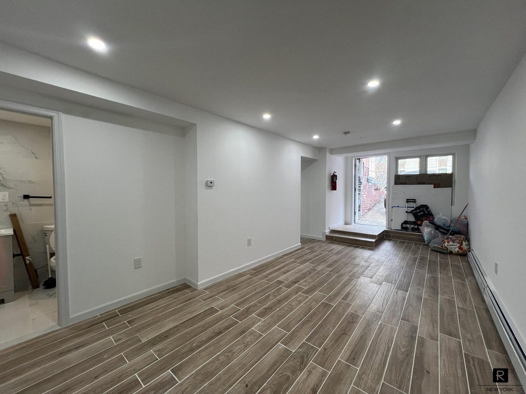 64-56 Austin St - Photo 4