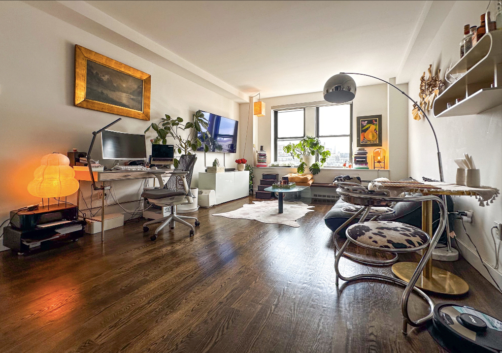 666 West End Avenue - Photo 0