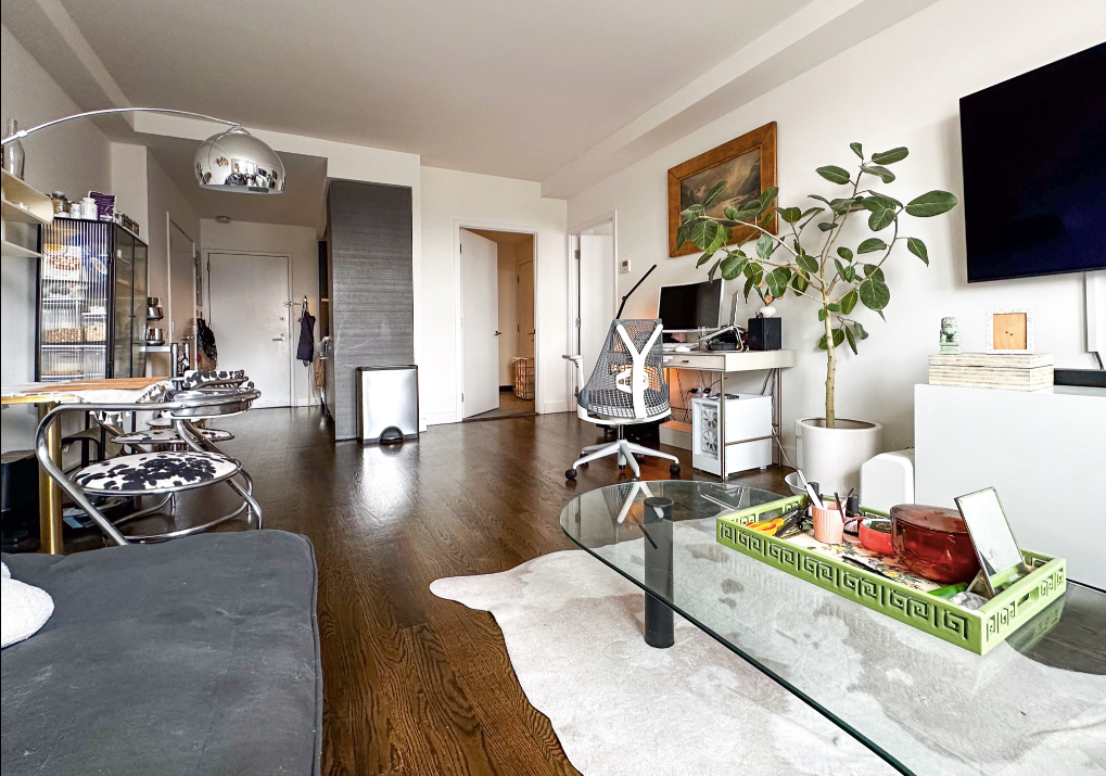 666 West End Avenue - Photo 1