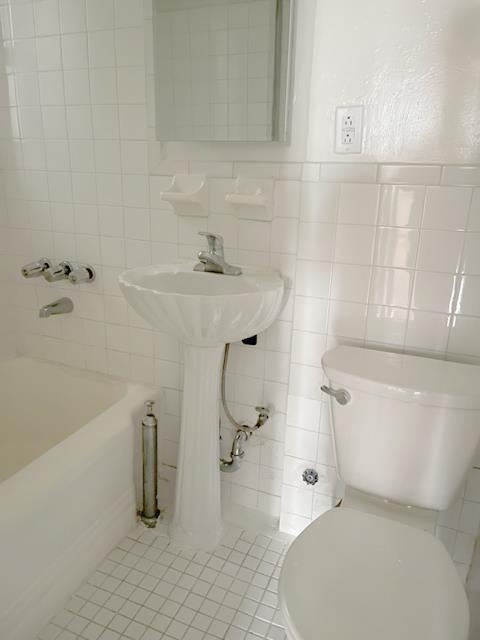 302 E 38th St - Photo 4