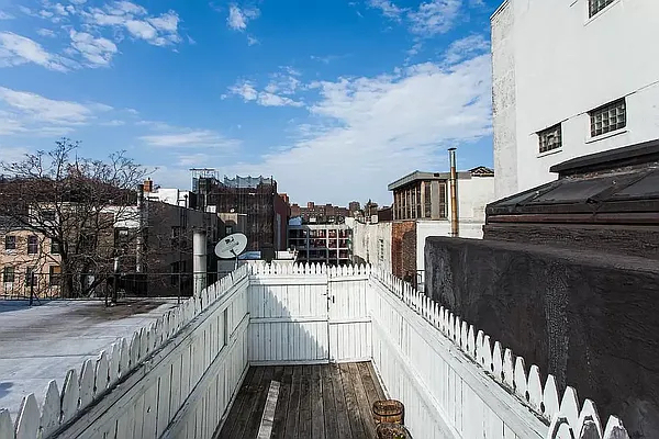 East 10th Street-  No Fee!  - Photo 5