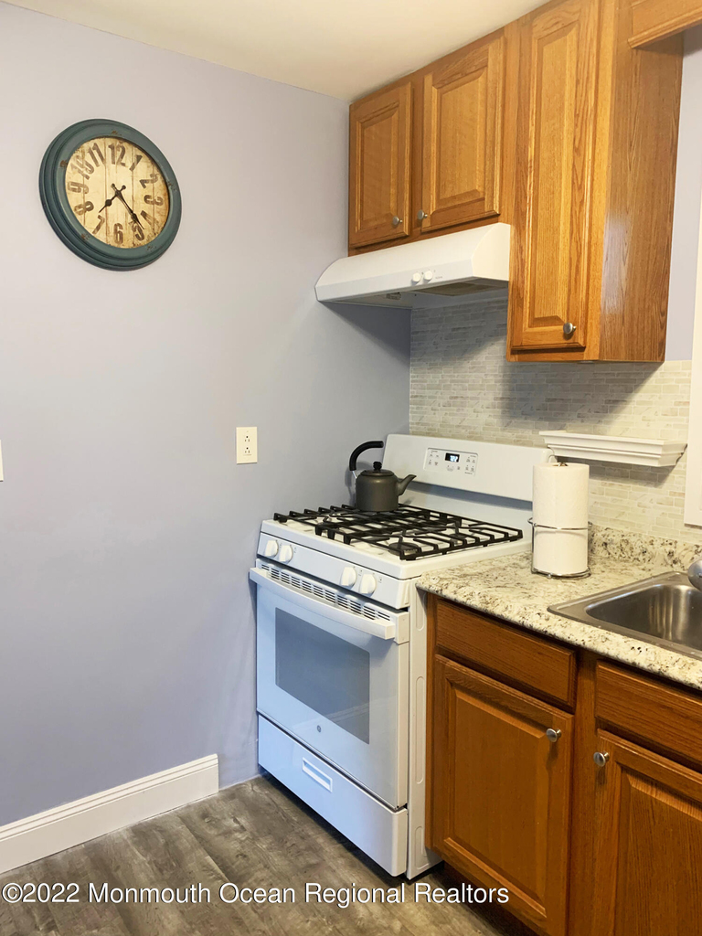 515 Monmouth Avenue - Photo 6