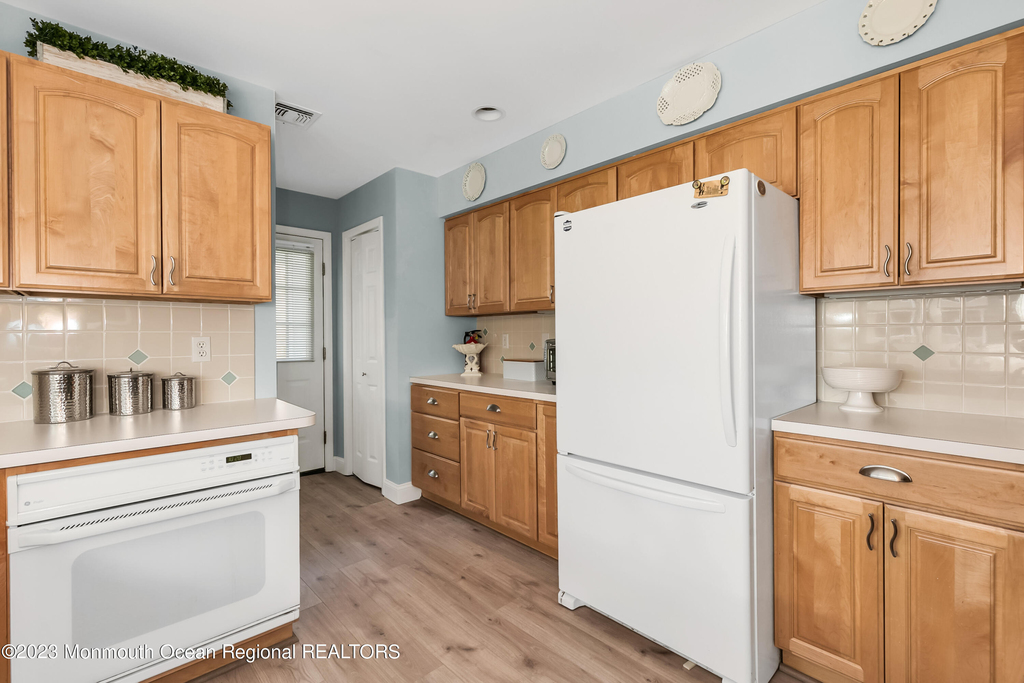 649 Main Avenue - Photo 8