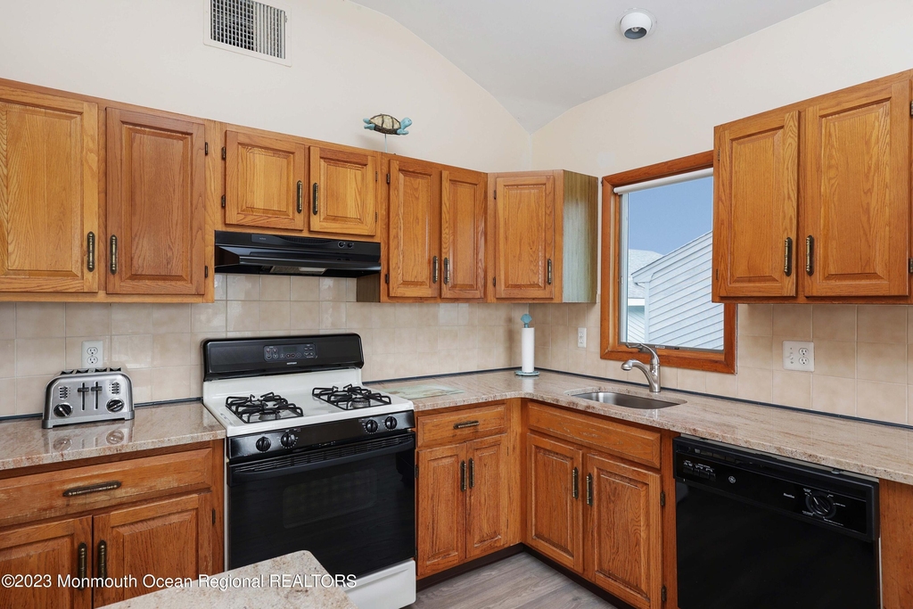 1 New Jersey Avenue - Photo 8
