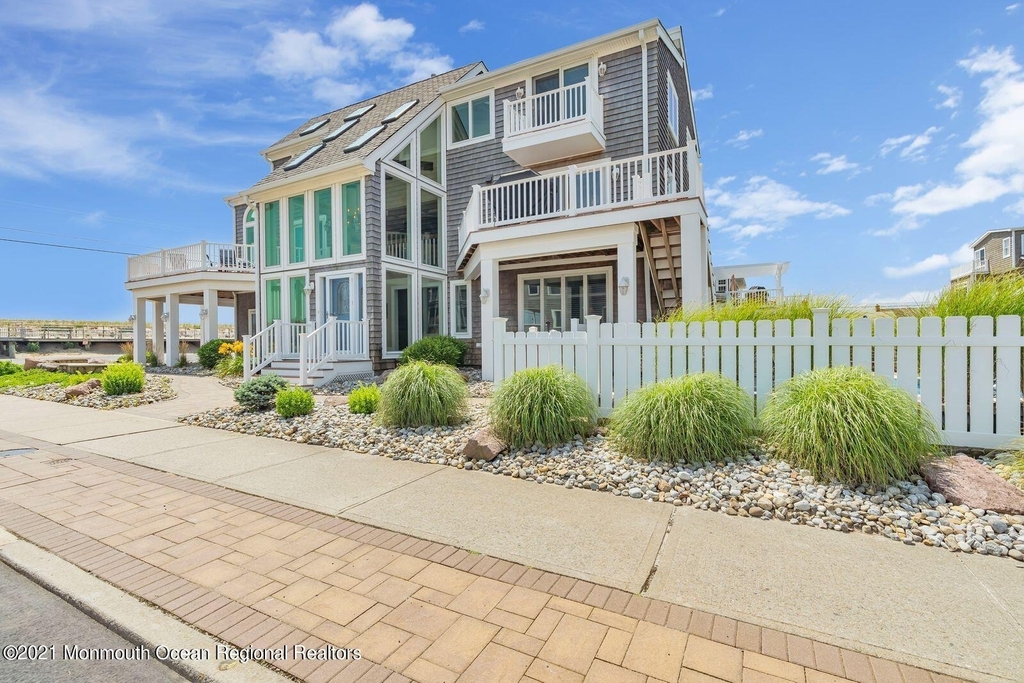 1101 S Ocean Avenue - Photo 1